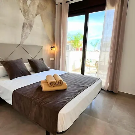 Modern With Swimming Pool And Terraces 아파트 *