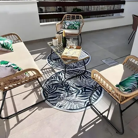 아파트 Modern With Swimming Pool And Terraces