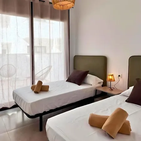 Modern With Swimming Pool And Terraces 아파트 *