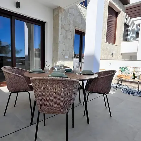 Modern With Swimming Pool And Terraces 아파트 *