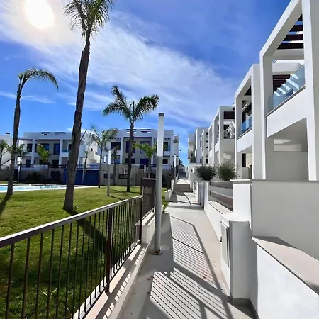 아파트 Modern With Swimming Pool And Terraces