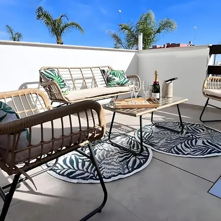 Modern With Swimming Pool And Terraces 아파트