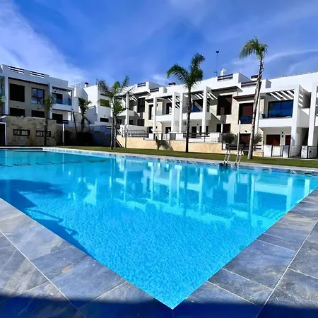 Modern With Swimming Pool And Terraces 아파트 또레비에하
