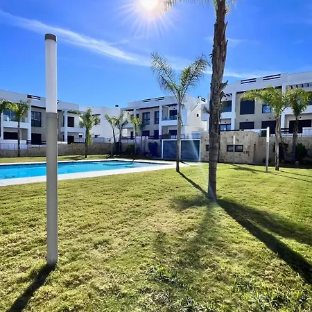 아파트 Modern With Swimming Pool And Terraces