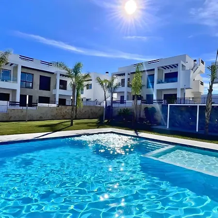 아파트 Modern With Swimming Pool And Terraces *