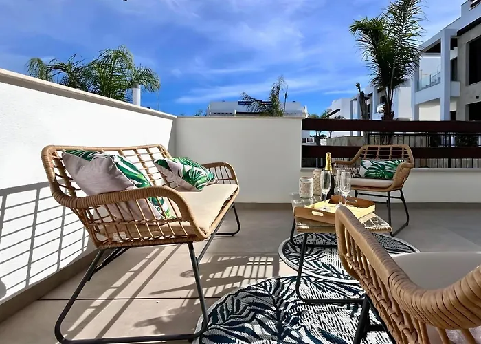 Modern With Swimming Pool And Terraces Lejlighed