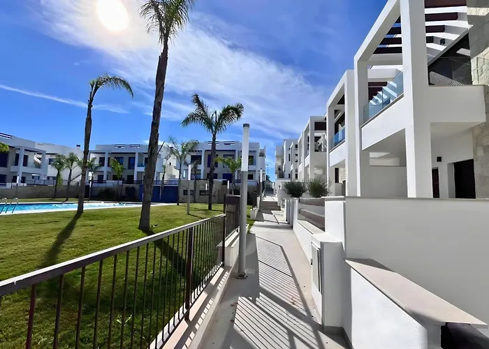Lejlighed Modern With Swimming Pool And Terraces